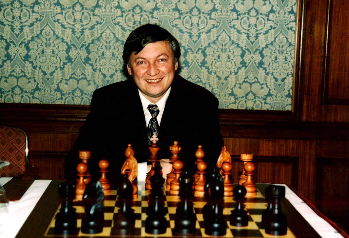 El escritor que se convirtió en el campeón mundial de ajedrez online