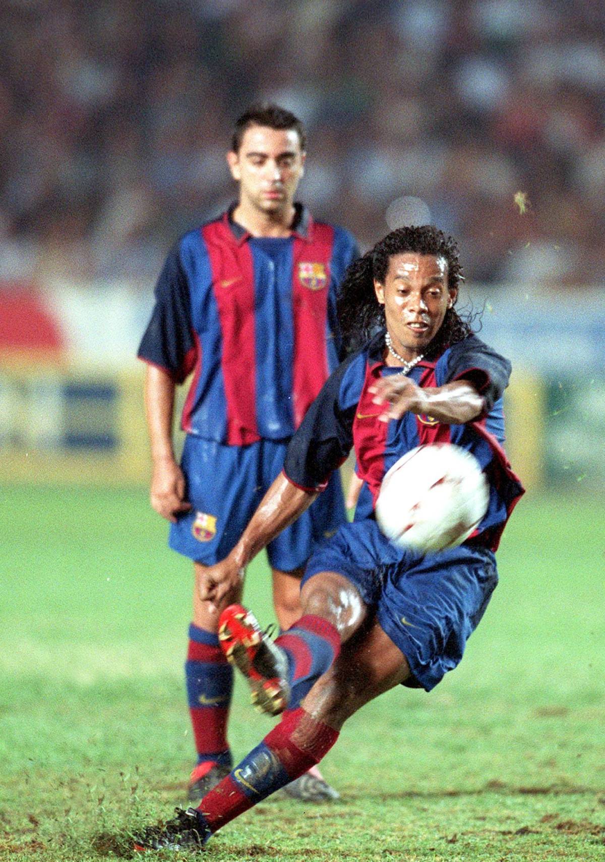 Ronaldinho y Xavi (Foto: Cordon Press)