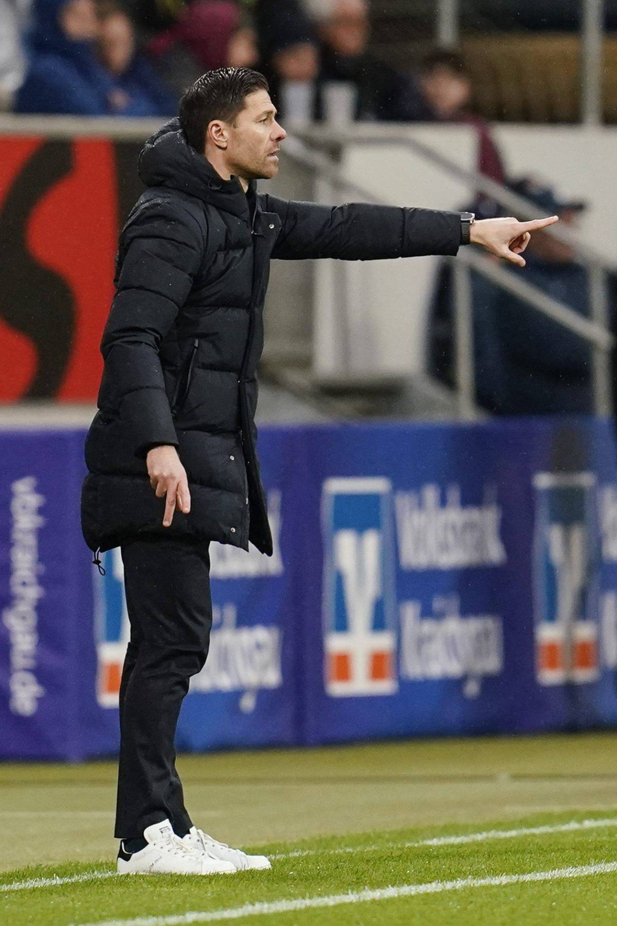 Xabi Alonso dirigiendo al Bayer Leverkusen (Foto: Cordon Press)