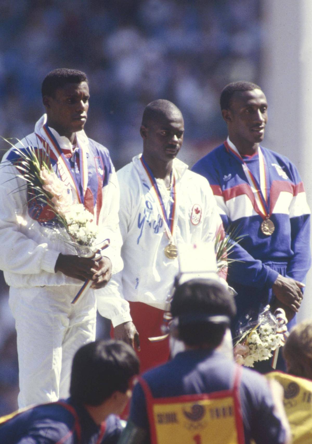 Ben Johnson en lo alto del podio de Seul'88 junto a Carl Lewis y Linford Christie (Foto: Cordon Press)