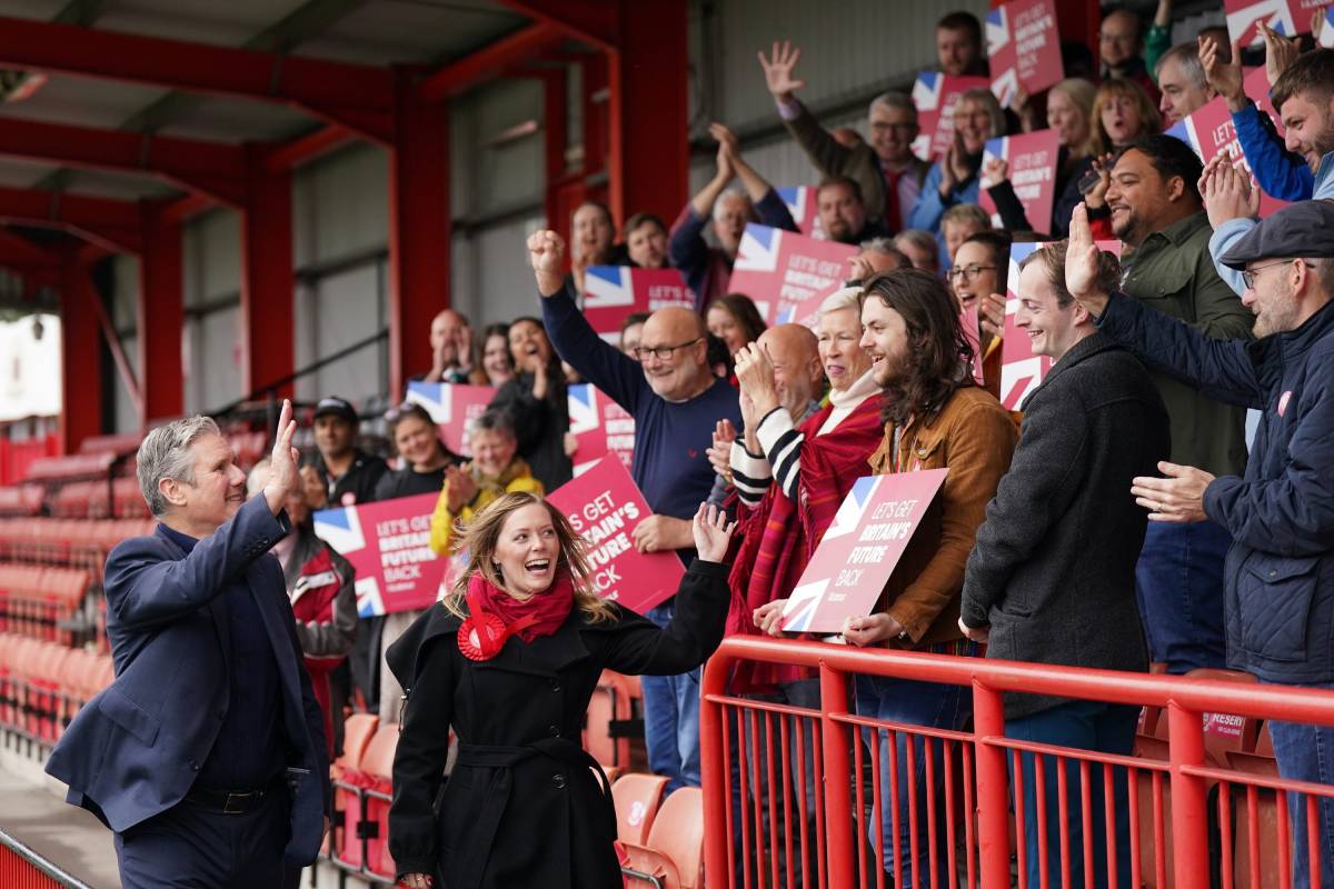 Keir Stamer en un acto en el estadio del Tamworth Football Club (Foto: Cordon Press)