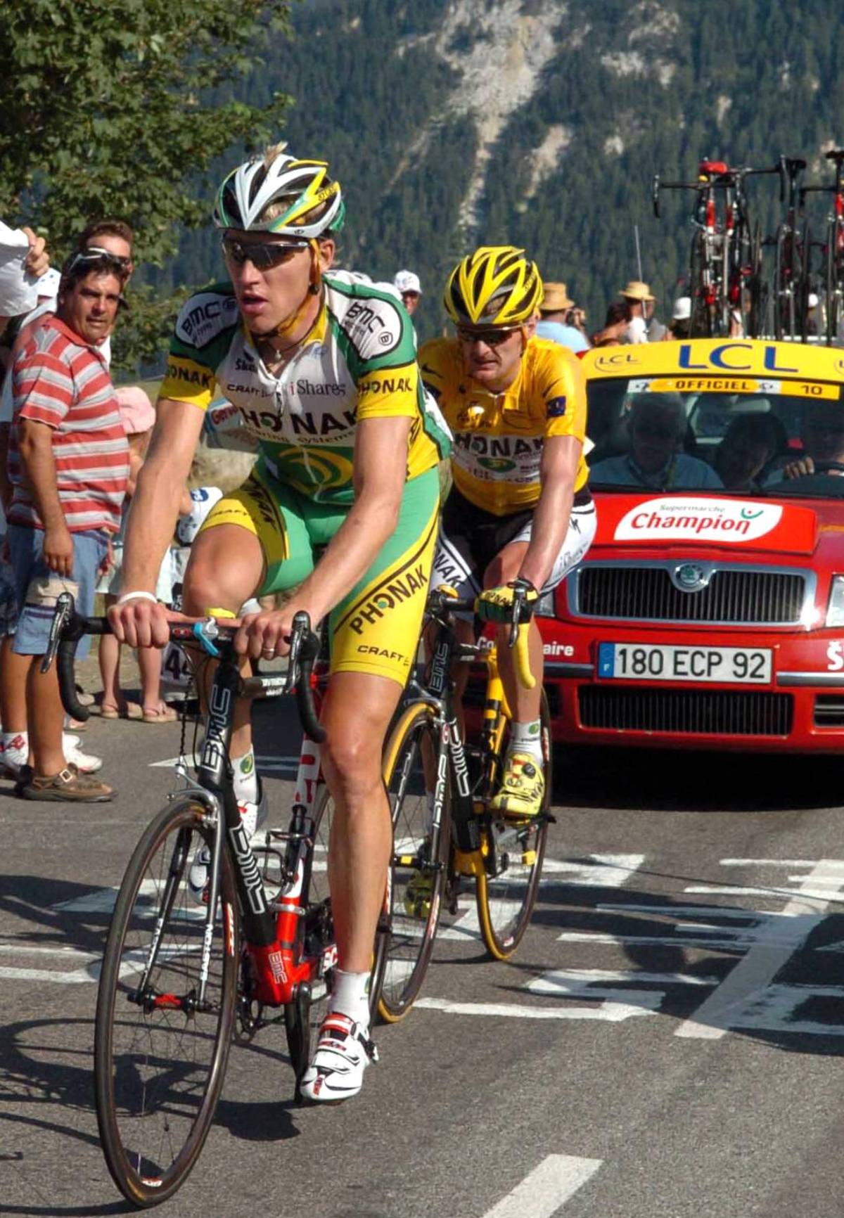 Axel Merckx, ciclista belga del Phonak, pedalea seguido de Floyd Landis (Foto: Cordon Press)