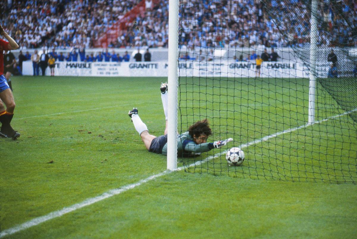 La selección, ante el acongojante vértigo de ser la mejor 2 La selección española pierde contra Francia la final de la Eurocopa de 1984