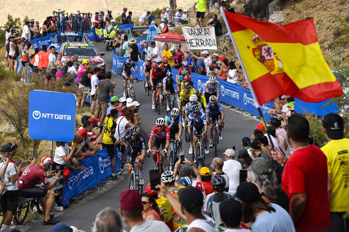 Ben O'Connor, Primoz Roglic, Mikel Landa, Sepp Kuss y Pavel Sivakov (Foto: Cordon Press)