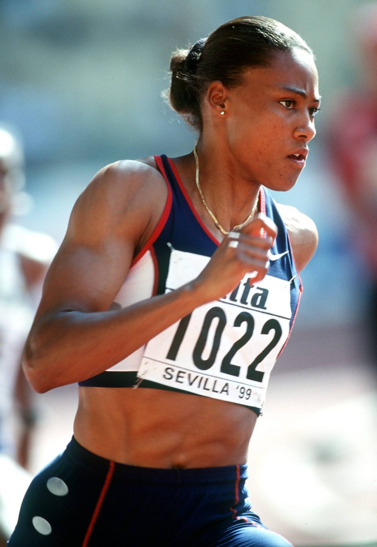 Marion Jones: «Cuando me metieron en la cárcel por dopaje, lo más duro fue pensar que un día mis hijos sabrían la verdad» 2 Marion Jones en el estadio de La Cartuja de Sevilla en 1999