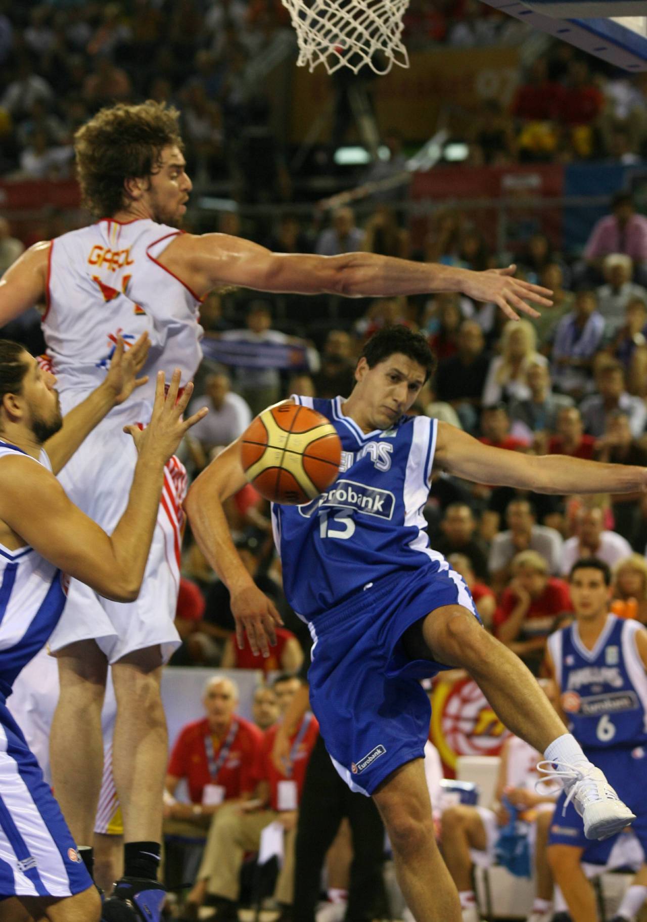 Dimitris Diamantidis: «No sigo la NBA casi nunca, muy raramente. No me gusta el estilo de juego, prefiero la Euroliga, la táctica» 3 Pau Gasol y Diamantidis en el Eurobaskete de 2007 (Foto: Cordon Press)