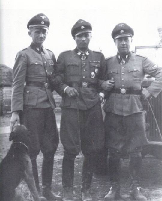 El deporte y las SS: la herramienta darwinista de los guardianes del nazismo 7 La SS-Kavallerie-Division en 1941: SS-Obersturmbannführer Günther Temme, SS-Brigadeführer Hermann Fegelein y SS-Standartenführer Gustav Lumbard.
