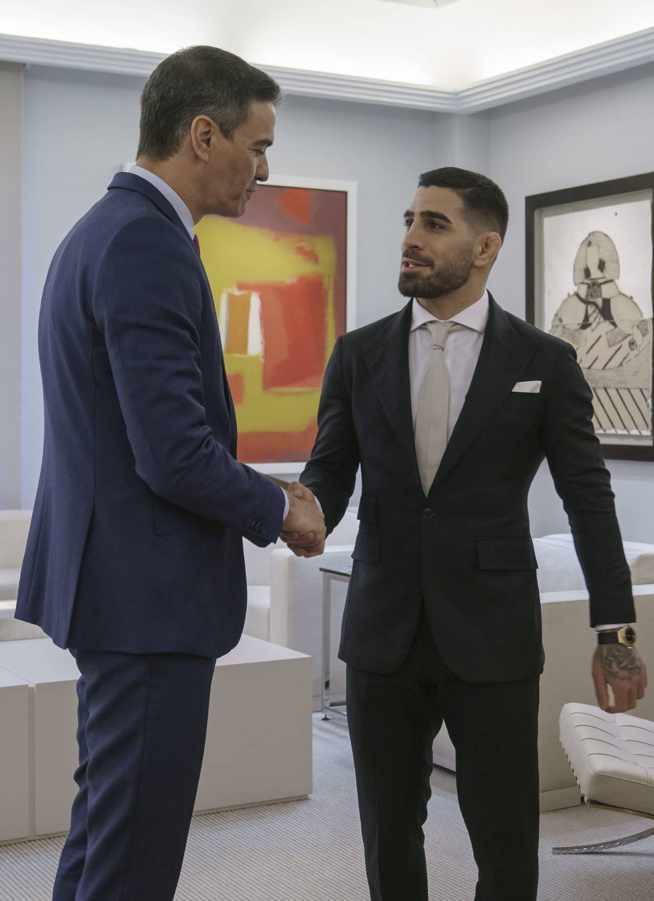 Ilia Topuria: «Conor McGregor tiene el cuerpo reventado con tantas fiestas y excesos» 5 Ilia Topuria y el presidente Pedro Sánchez (Foto: Cordon Press)