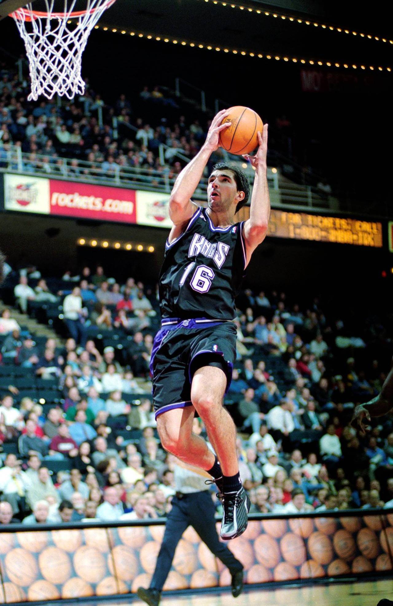 Peja Stojaković: «Si no hubiera habido guerra en Yugoslavia, en lugar de jugar en la NBA, habría trabajado en una granja» 8 Peja Stojakovic (Foto: Cordon Press)