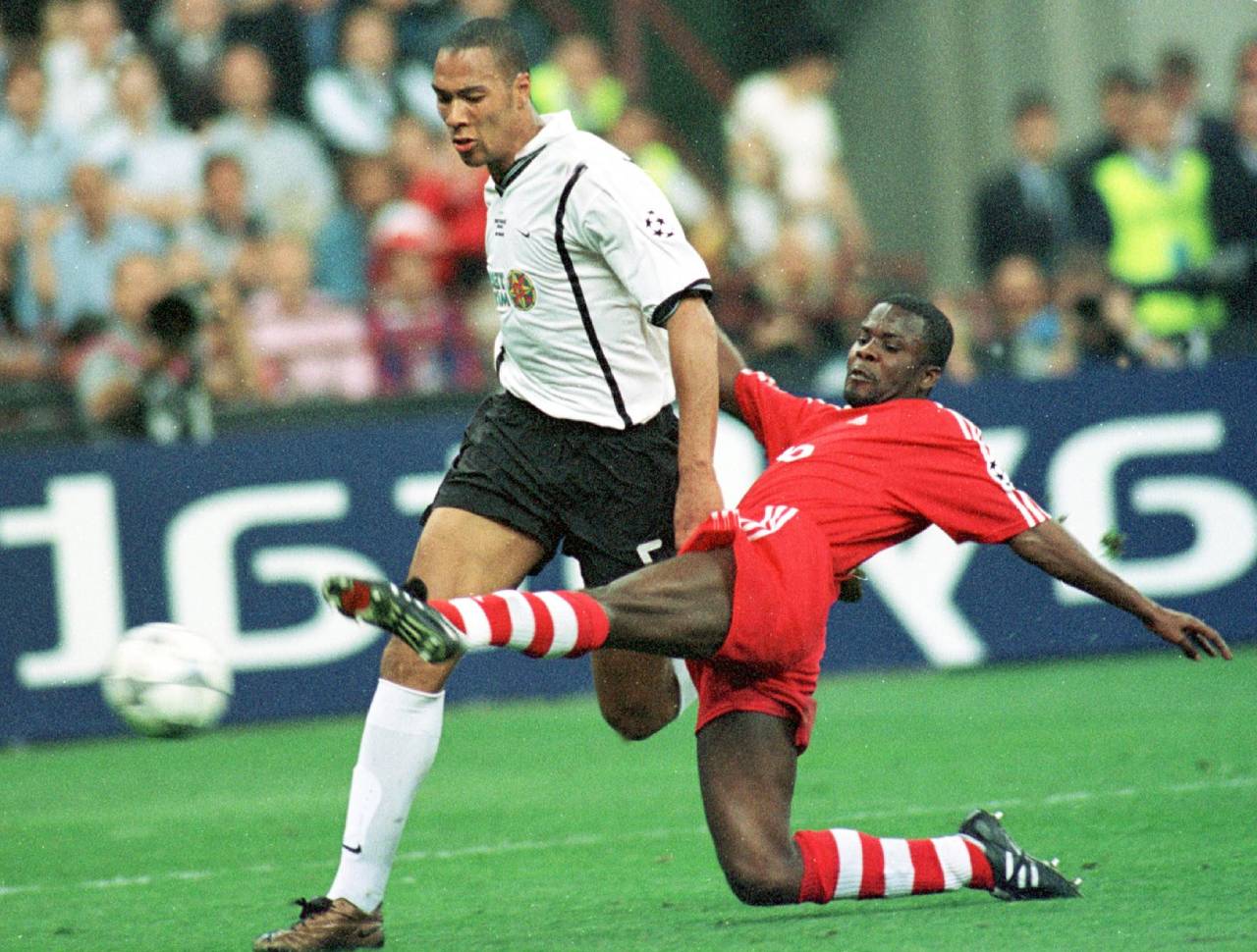 «La Champions League» del Valencia 5 John Carew (Foto: Cordon Press)