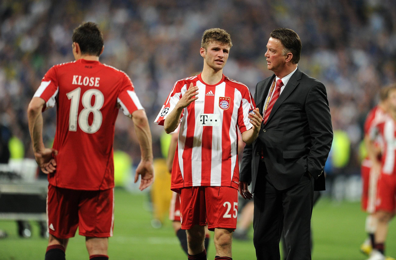 PSG-Inter y el espejo de 2010: cuando la estrategia de Mourinho venció al ideal de Van Gaal 3 Klose, Müller y Van Gaal (Foto: Cordon Press)