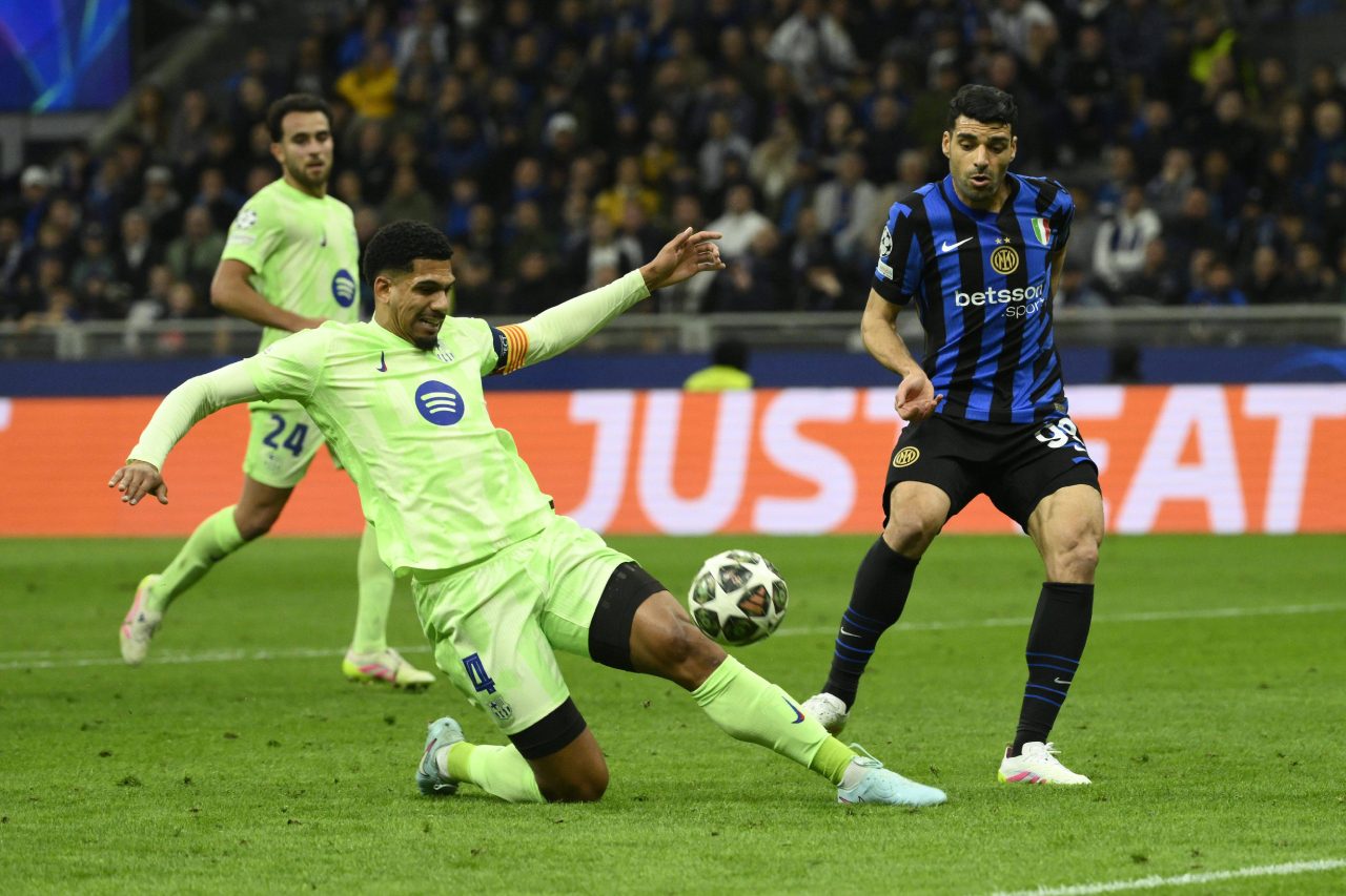 Lamine puede con el Inter, pero no con Sommer 4 Araujo (Foto: Cordon Press)