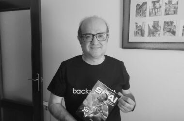 Javier Ortiz con el libro 1