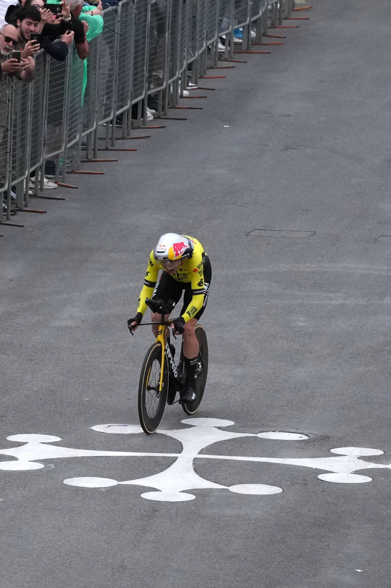 Luchadores con máscara, pendientes en las cejas y sobremesas de Netflix: Simon Yates gana el Giro de Italia 2025 5 Wout van Aert (Foto: Cordon Press)
