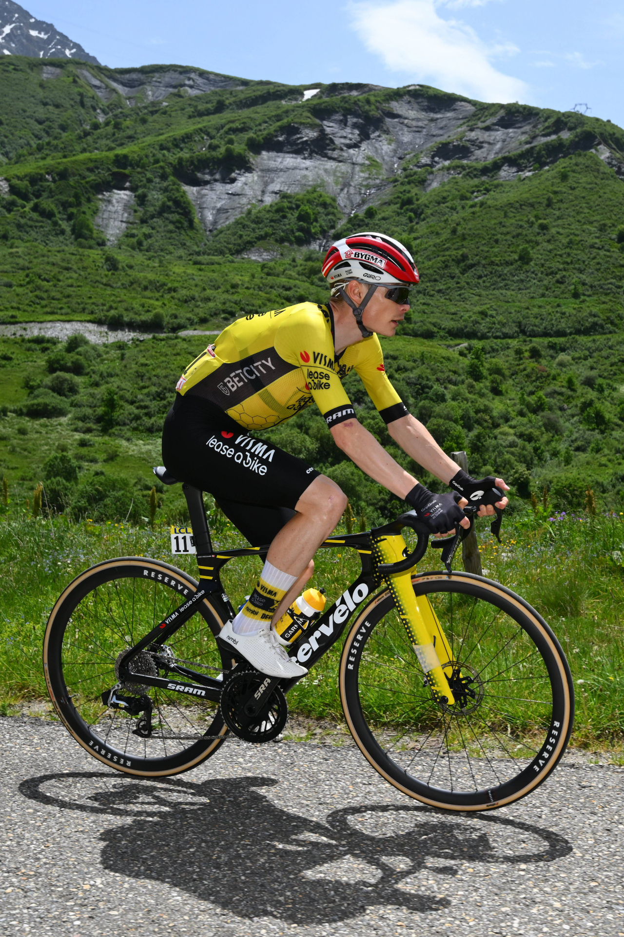 Jonas Vingegaard: «Meter el Tour por Montmartre, 150 ciclistas luchando en una subida tan estrecha, podría ser más estrés del que les gustaría» 2 Jonas Vingegaard (Foto: Cordon Press)