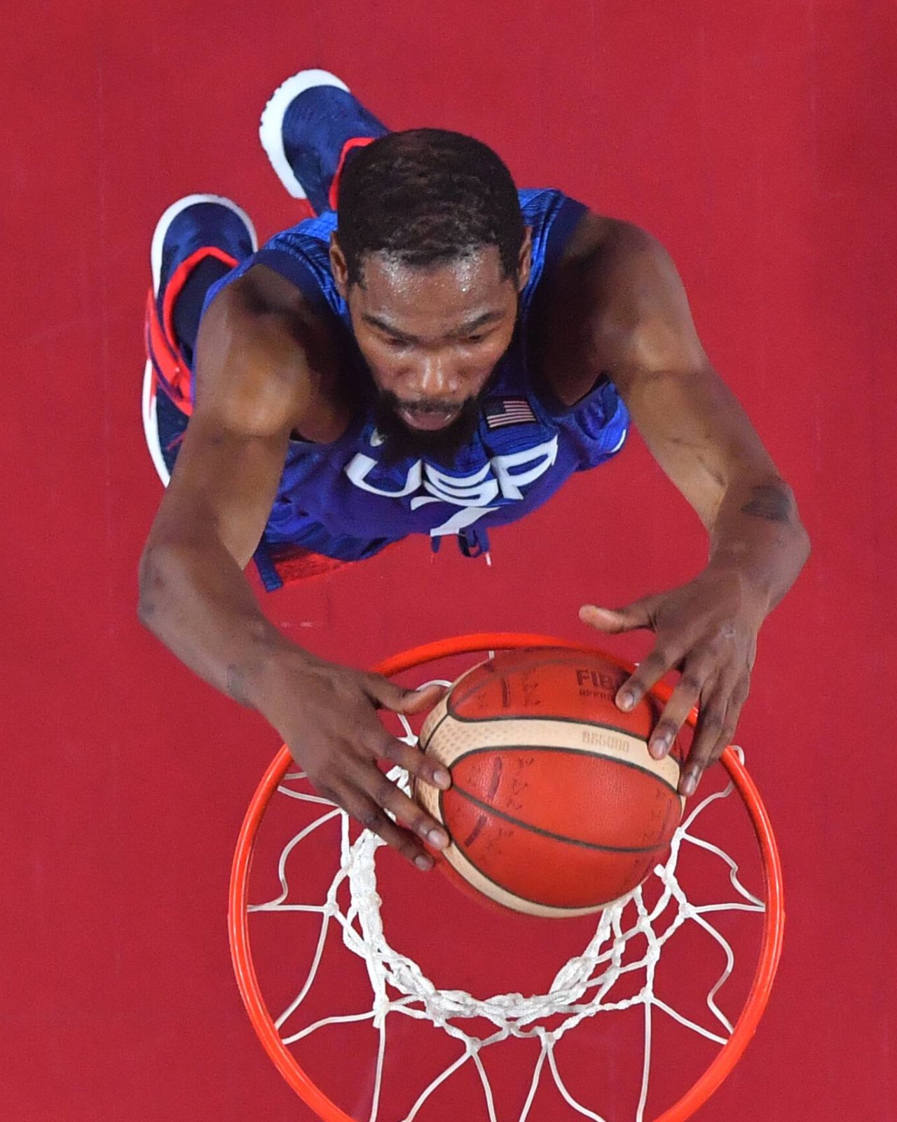 Kevin Durant: «La gente se cree que esto va de darle la bola a LeBron o Luka Doncic y que ellos lo hagan todo» 3 Kevin Durant con la selección (Foto: Cordon Press)