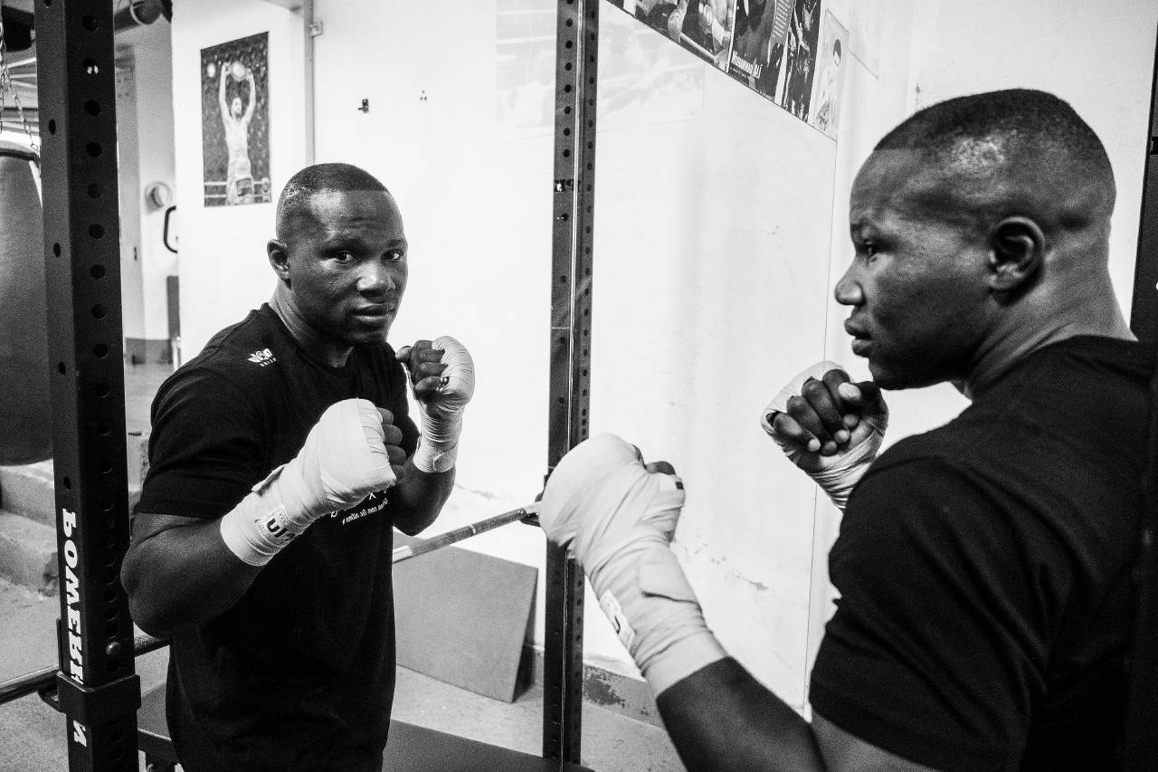 Daniel Moukoko: «Vi como a un paisano mío le habían quemado las piernas en la frontera entre Camerún y Nigeria porque estaba pidiendo dinero» 3 MFG0522