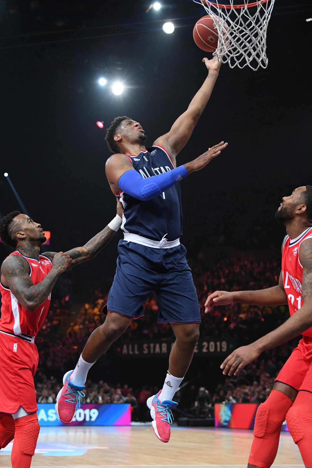 Damien Inglis: «Kobe Bryant le hizo un lavado de cerebro a Antetokounmpo y le cambió por completo, así llegó a ser quien es hoy» 3 Damien Inglis (Foto: Cordon Press)