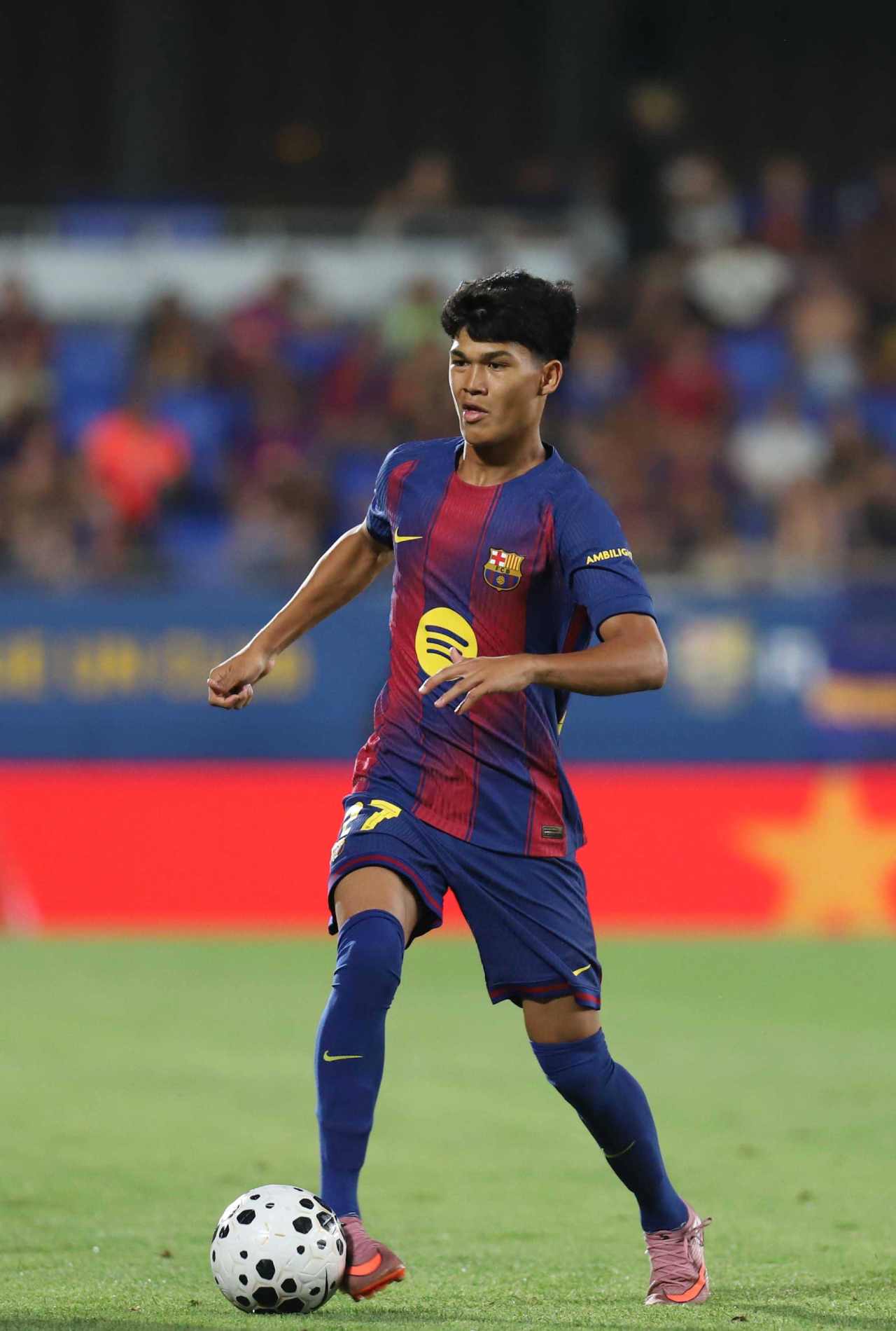 Gamper de trámite frente a un Como de Cesc muy limitado 2 Dro Fernández (Foto: Cordon Press)