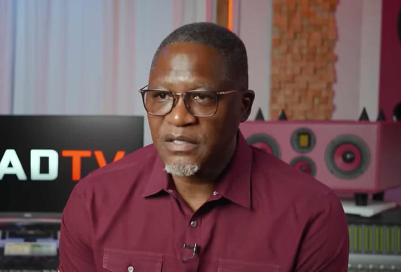 Dominique Wilkins: «Larry Bird me dijo al debutar: 'me gustas, te voy a meter 30 puntos por el cu…' Y fueron 38» 1 Dominique Wilkins (Foto: VladTV)