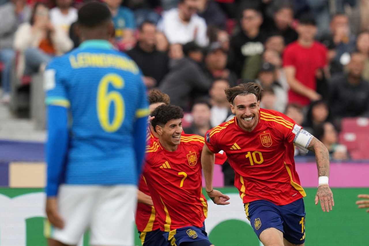 Brasil pierde su identidad y España sub-20 tira de oficio para clasificarse 1 Iker Bravo celebra su gol (Foto: Cordon Press)