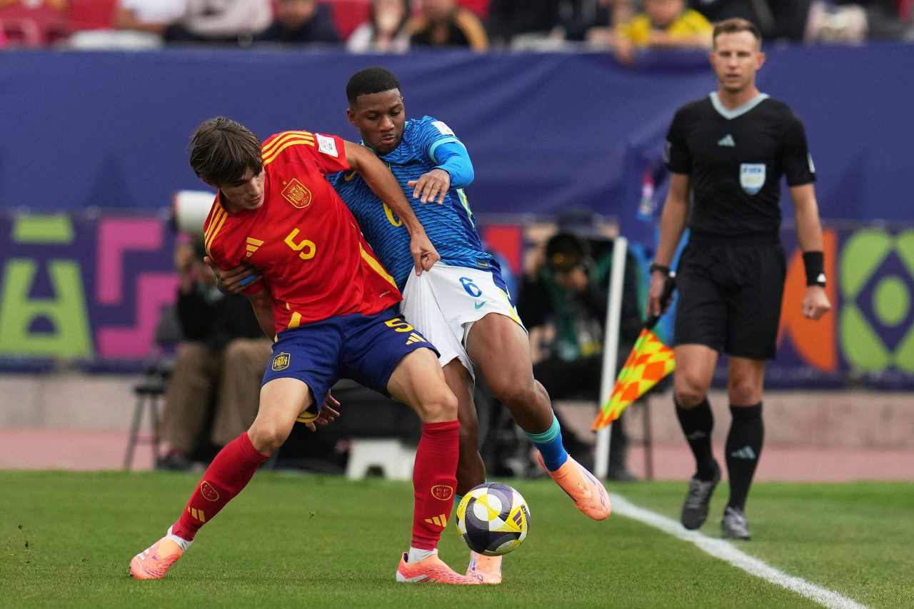 Brasil pierde su identidad y España sub-20 tira de oficio para clasificarse 4 Andres Cuenca y Leandrinho (Foto: Cordon Press)
