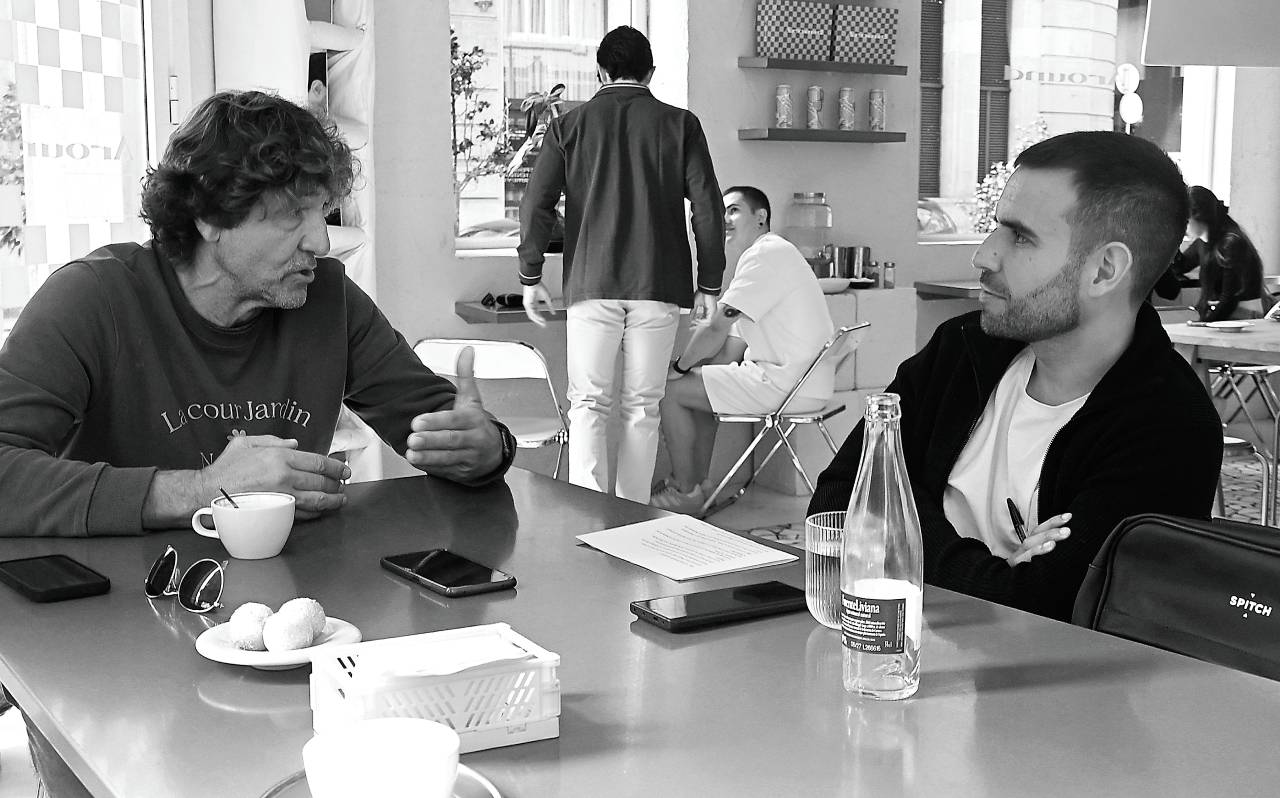 Patxi Salinas: «Clemente nos hacía entrenar diez contra diez y tocarla solo con la cabeza, nos dábamos unos cabezazos...» 10 ENTREVISTA