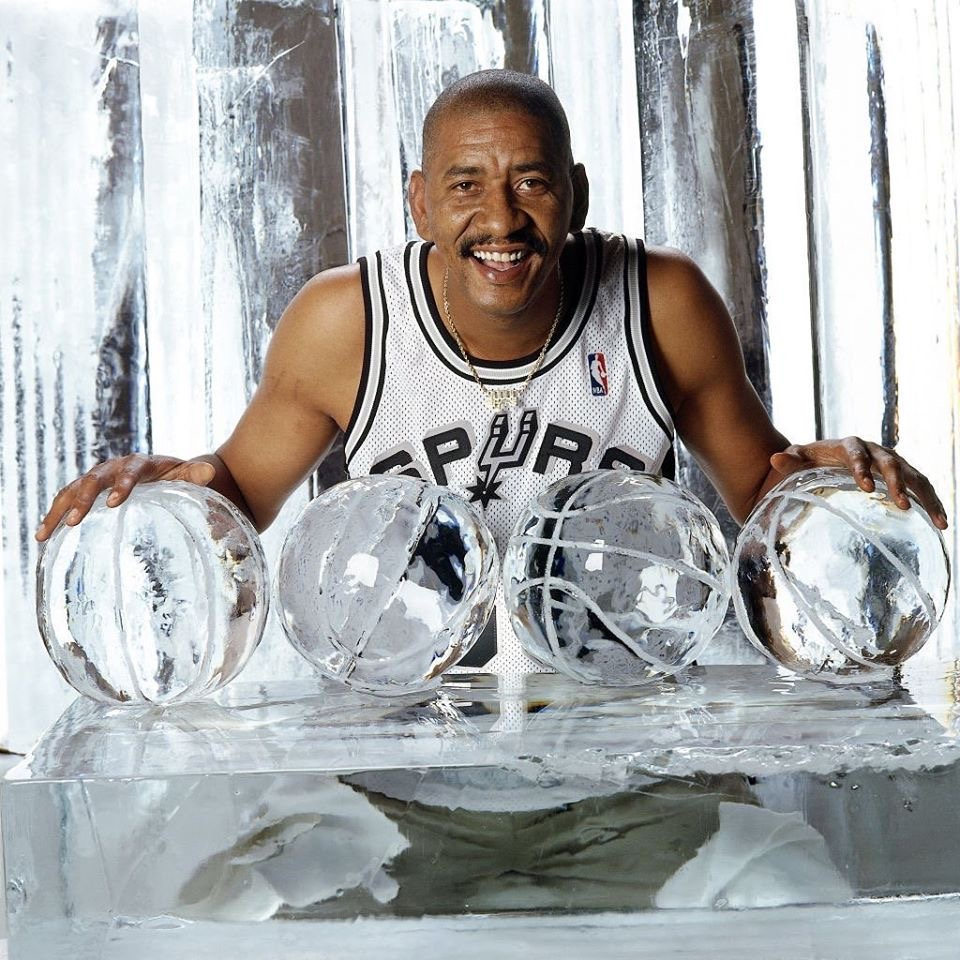 George Gervin: «Larry Bird me decía qué jugadores de su equipo me tenían miedo para que me los cargase, decía ‘da igual, machácalo’» 5 George Gervin
