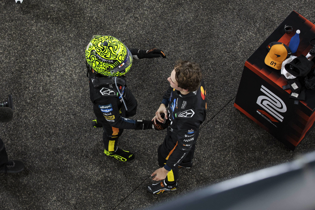 Oscar Piastri: «Este año en McLaren han pasado cosas, Norris y yo hemos tenido algún contacto, cuando compites contra tu compañero es difícil» 4 Oscar Piastro y Lando Norris (Foto: Cordon Press)