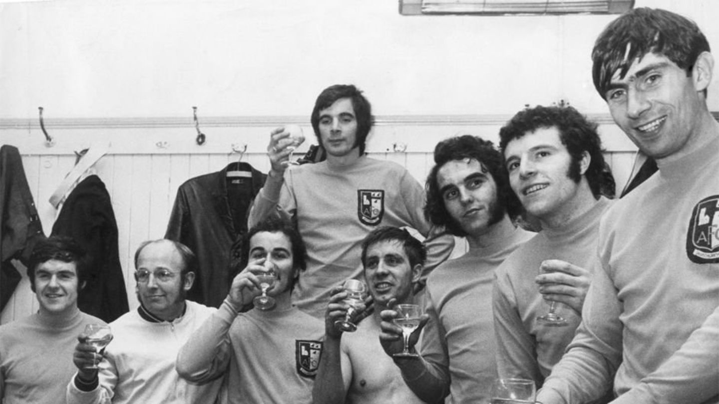 La eliminatoria interminable: Alvechurch vs Oxford City, noviembre de 1971 1 alvechurch with champagne copy 1440x810 1