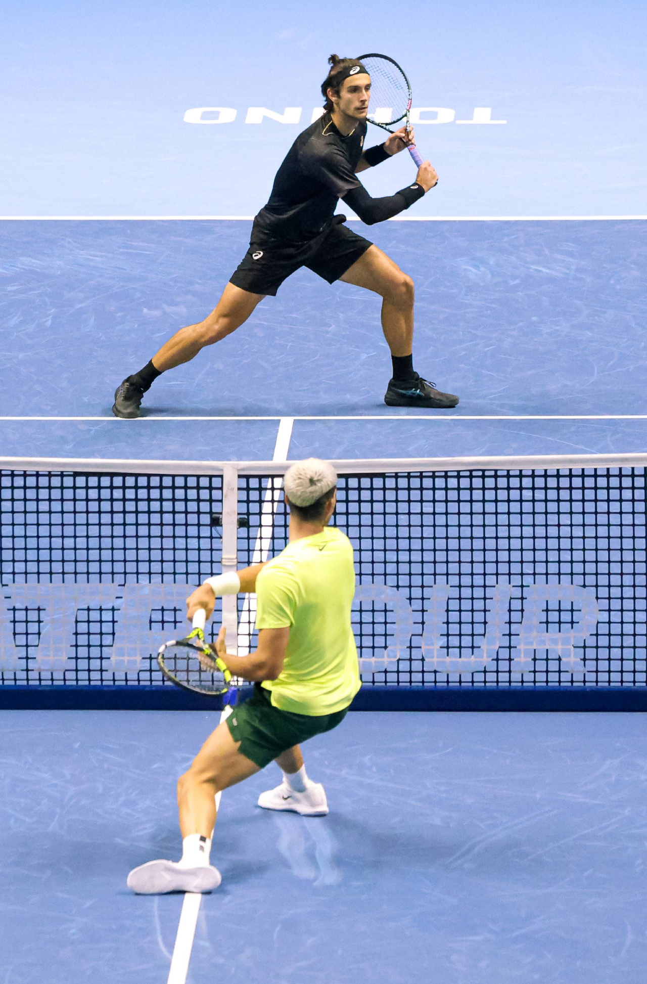 Lorenzo Musetti: «Se decía que Sinner, Alcaraz y yo seríamos los nuevos Nadal, Federer y Djokovic, pero ellos han llevado mejor que yo la presión» 3 Lorenzo Musetti contra Carlos Alcaraz (Foto: Cordon Press)