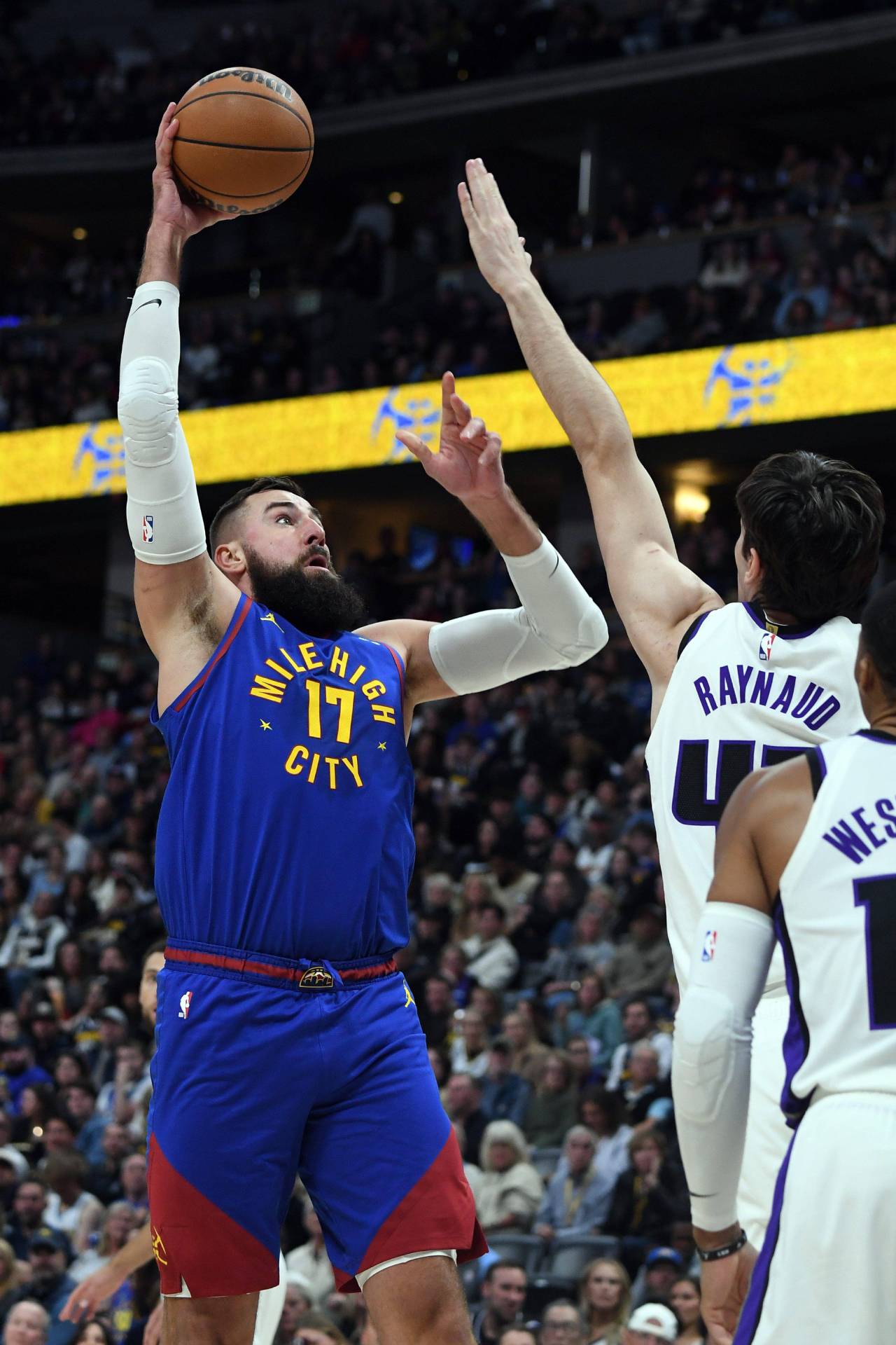 Jonas Valanciunas: «En el banquillo siempre alucinamos con cómo Jokic saca jugadas de la nada» 3 Jonas Valanciunas (Foto: Cordon Press)