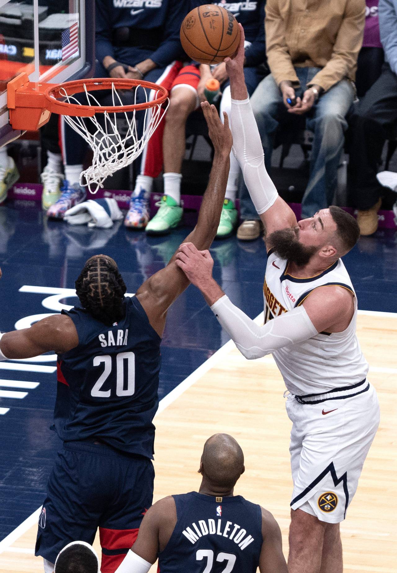 Jonas Valanciunas: «En el banquillo siempre alucinamos con cómo Jokic saca jugadas de la nada» 6 Jonas Valanciunas (Foto: Cordon Press)