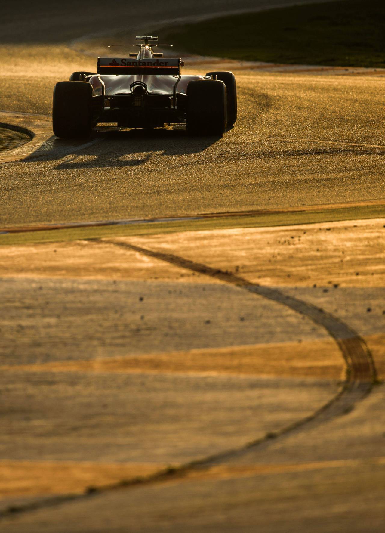 Sebastian Vettel: «Fernando Alonso probablemente te dirá que siempre ha estado en su mejor nivel porque está muy seguro de sí mismo» 2 Sebastian Vettel en Circuit de Catalunya (Foto: Cordon Press)