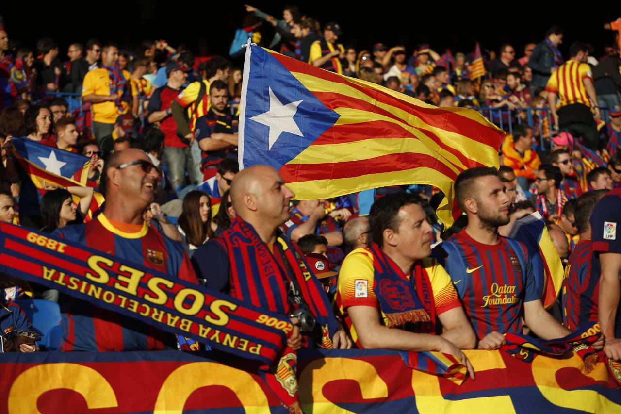 El Barça y el procés 1 Aficionados del Barça durante el procés (Foto: Cordon Press)