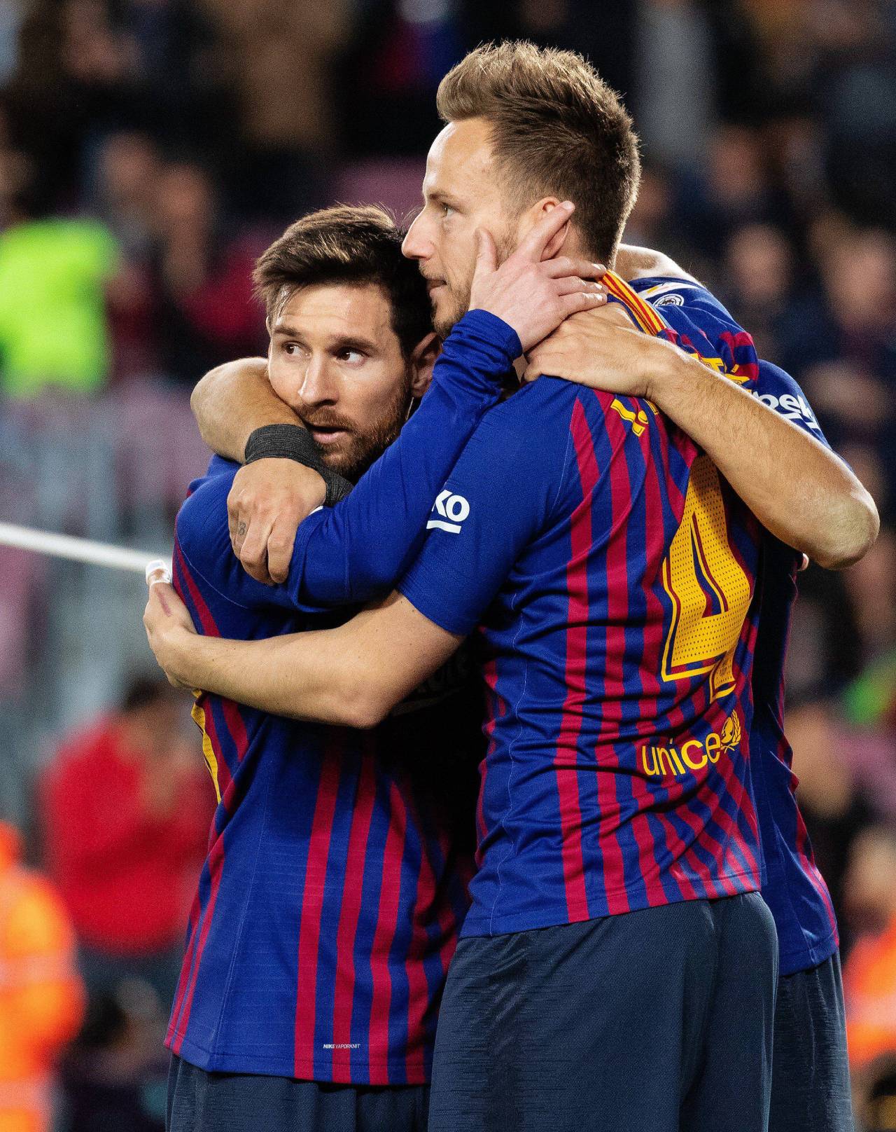 Ivan Rakitic: «En el Barça, se nota que quizá algunos pequeños detalles no se han hecho del todo bien, luego llegan lesiones y empiezan esos pequeños problemas…» 4 Ivan Rakitic y Messi (Foto: Cordon Press)