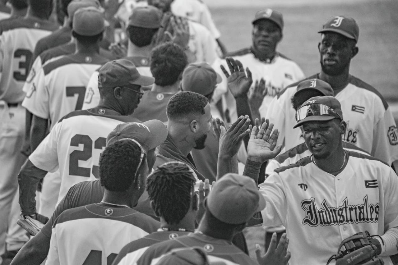 Así ganó el fútbol la batalla al béisbol en las calles de Cuba 6 Foto: Elízabeth Acosta