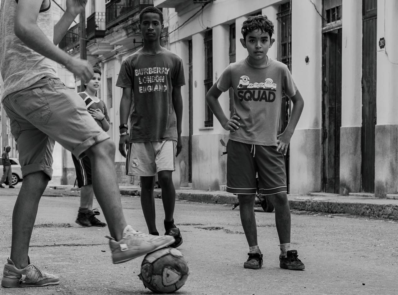 Así ganó el fútbol la batalla al béisbol en las calles de Cuba 2 Foto: Elízabeth Acosta