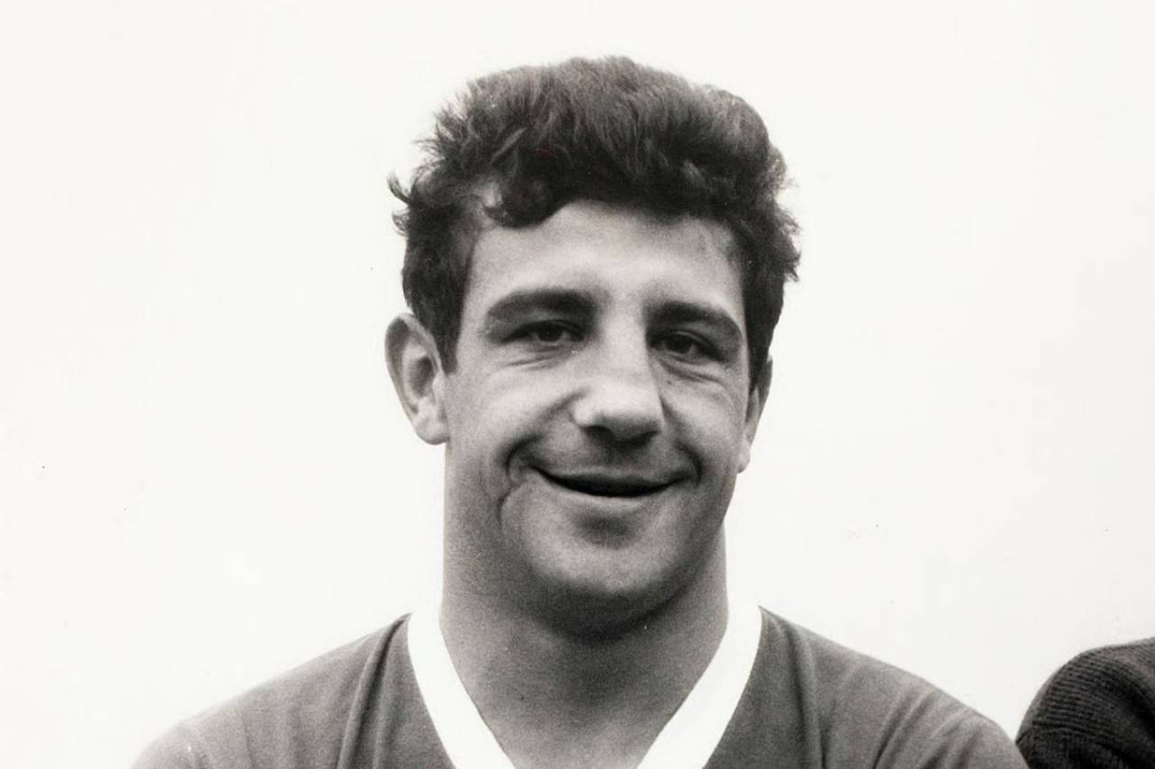 Cuando los futbolistas no tenían ni un duro 1 Futbolistas británicos pobres: Alex Dawson