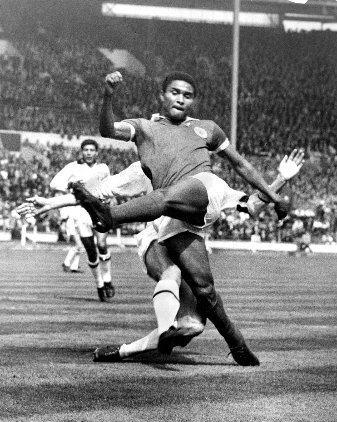 Ni Superliga ni Champions ¡nostalgia de la Copa de Europa! 4 Eusebio en la final de 1963 contra el Milan (Foto: Cordon Press)