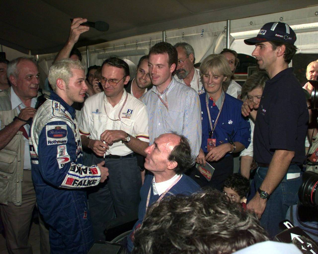 Jacques Villeneuve: «A mí Michael Schumacher ni me impresionaba ni me daba miedo y él no estaba acostumbrado a eso» 8 Jacques Villeneuve y Damon Hill (Foto: Cordon Press)