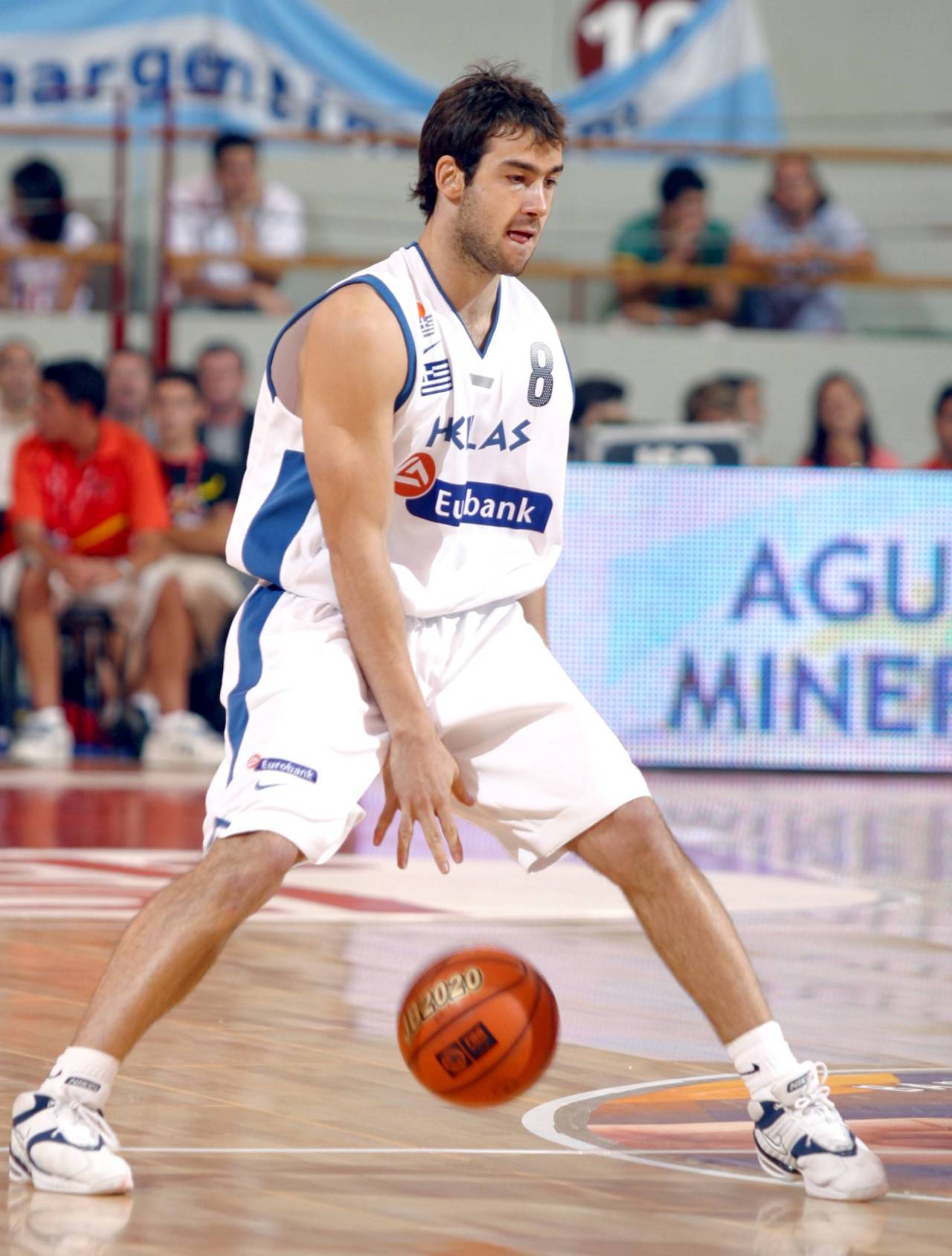 Vasileios Spanoulis: «Me gusta el fútbol y me gusta mucho Guardiola, puedes aprender de su estrategia, de cómo motiva, habla…» 2 Spanoulis en 2004 (Foto: Cordon Press)