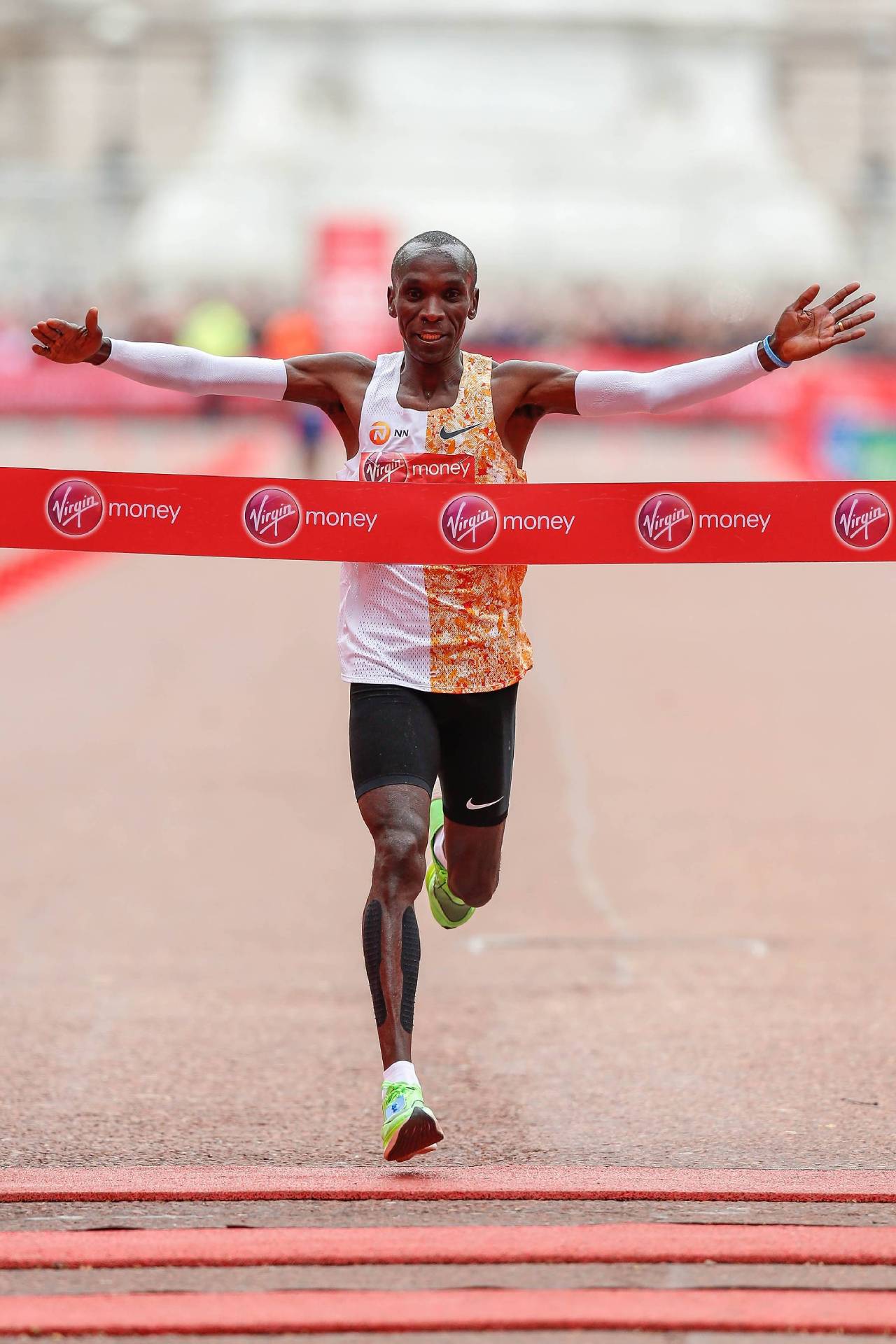 Eliud Kipchoge: «Los kenianos corremos por cultura, vivimos en altitud y tenemos la resistencia necesaria para largas distancias» 4 Eliud Kipchoge (Foto: Cordon Press)