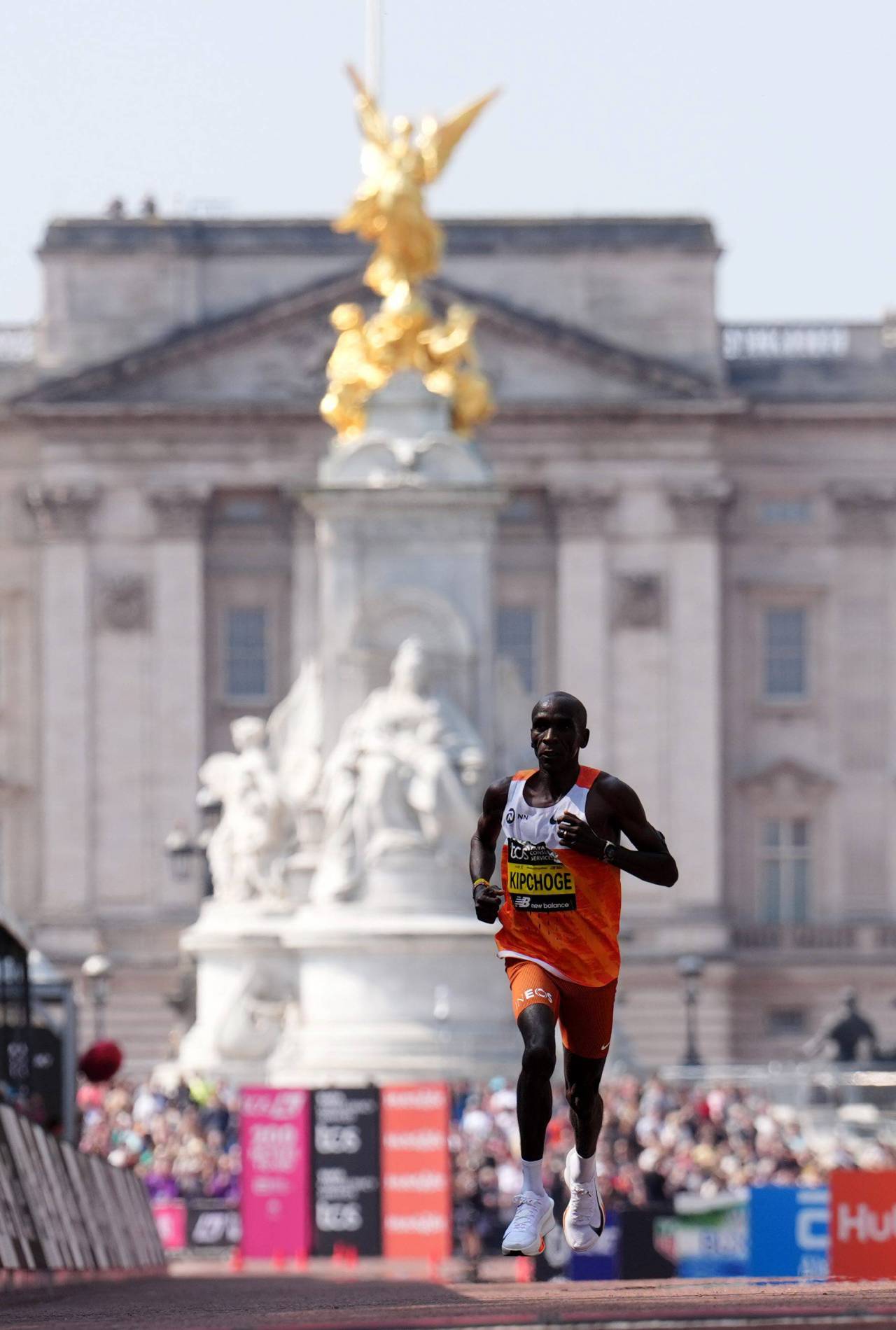 Eliud Kipchoge: «Los kenianos corremos por cultura, vivimos en altitud y tenemos la resistencia necesaria para largas distancias» 7 Eliud Kipchoge (Foto: Cordon Press)