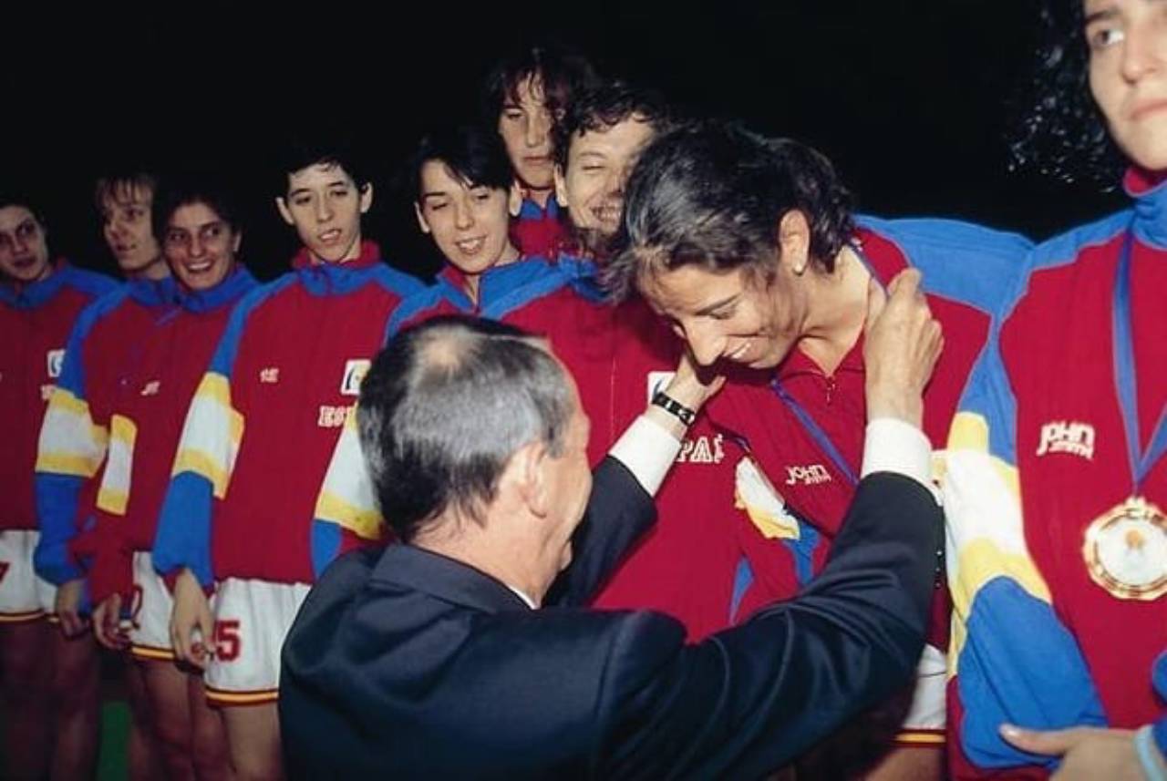 Betty Cebrián: «No me sedujo el estilo de juego americano, era correr mucho y muy individual, todo físico y uno contra uno» 9 Betty Cebrián en el Eurobasket femenino 1993 (Perugia, Italia)