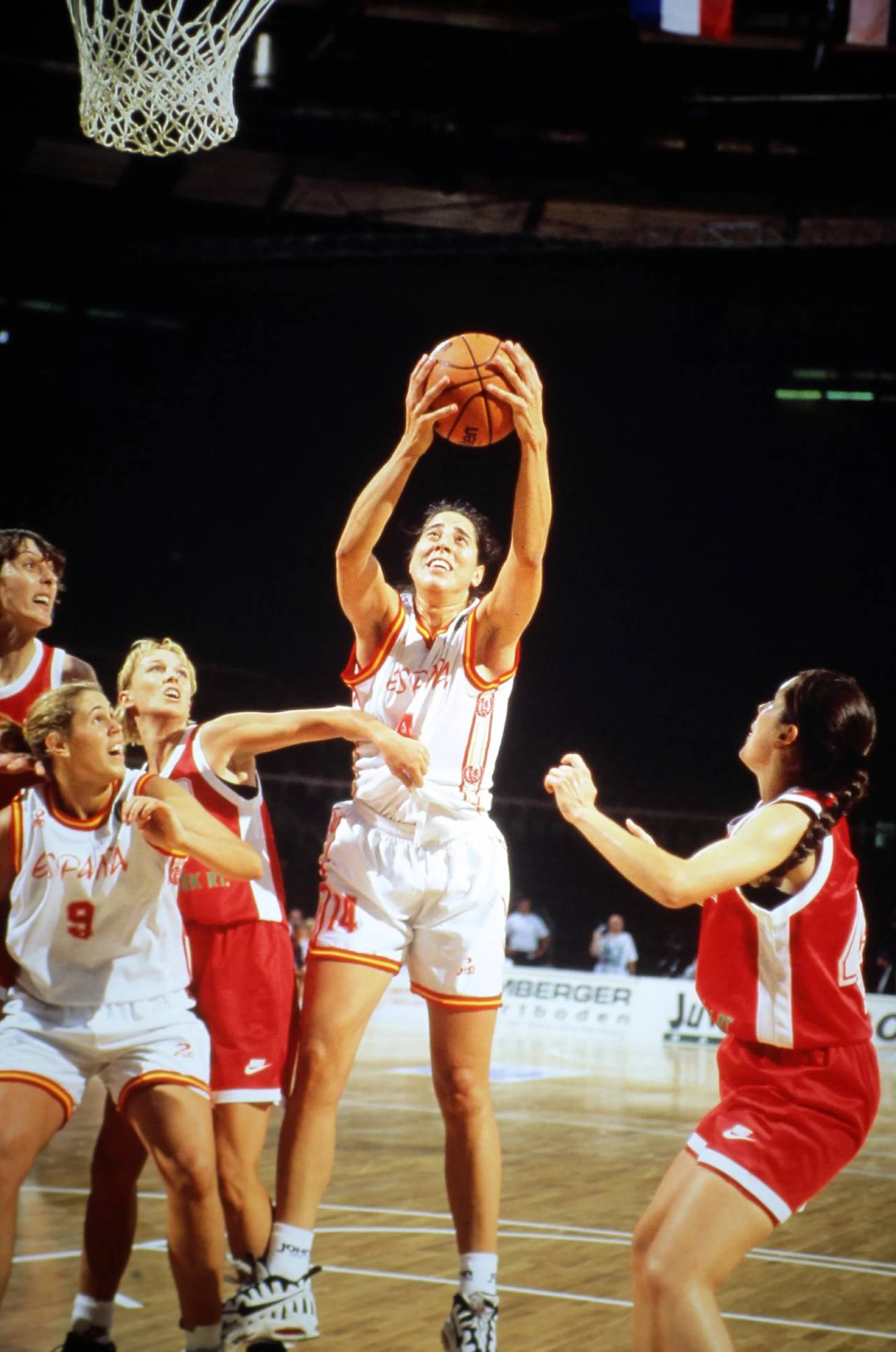 Betty Cebrián: «No me sedujo el estilo de juego americano, era correr mucho y muy individual, todo físico y uno contra uno» 5 Betty Cebrián (Foto: FIBA)