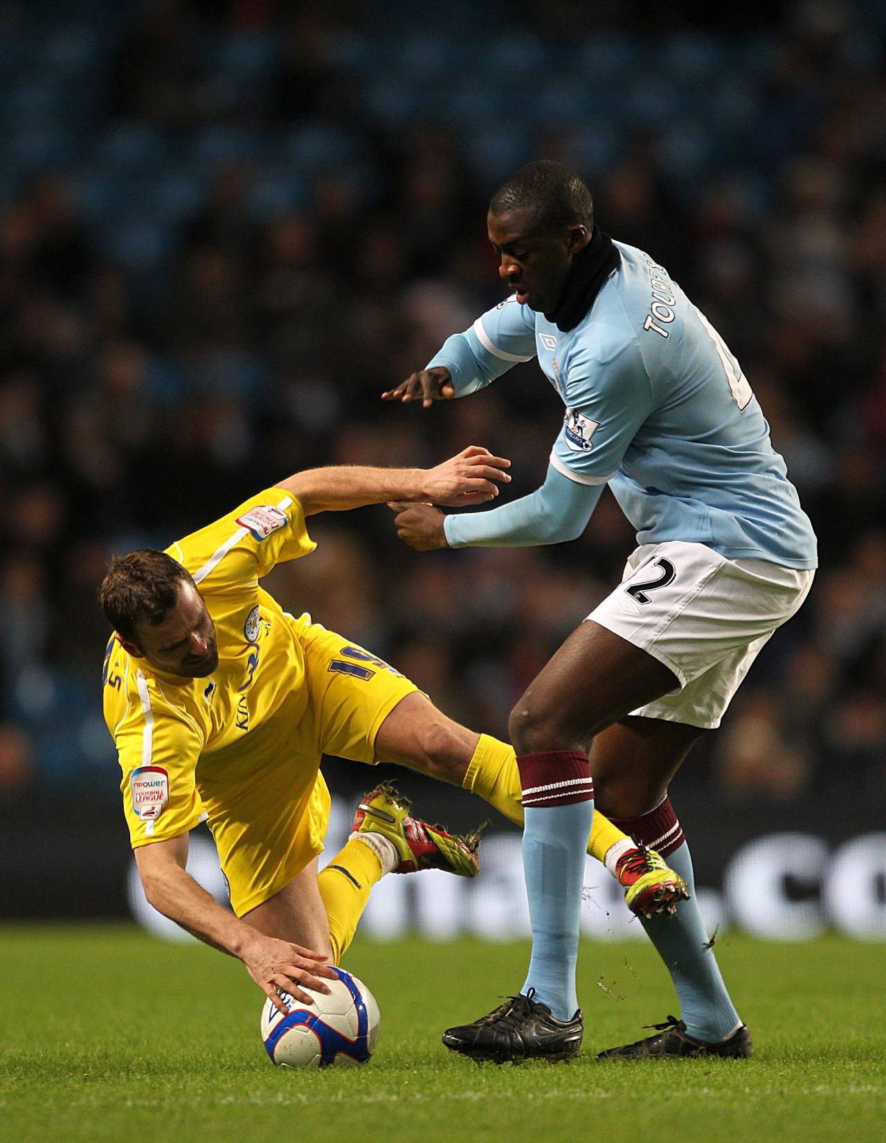 Yaya Touré: «En Roma, algunos jugadores del Barça lloraron al ver el vídeo que editó Guardiola sobre cómo nos ayudábamos en el campo» 7 Yaya Touré y Wellens (Foto: Cordon Press)