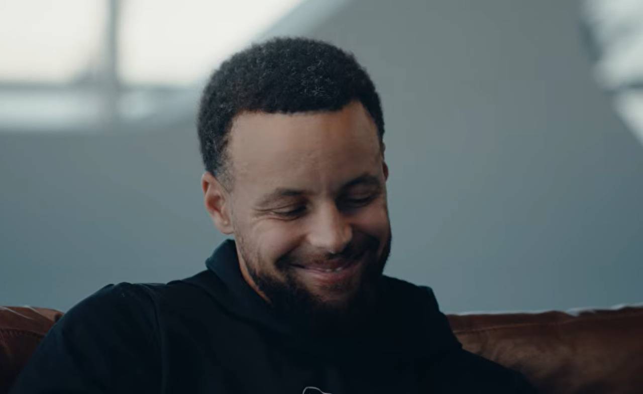 Stephen Curry: «Uno de mis cumplidos favoritos es cuando alguien que me está defendiendo me dice: ‘tío, deja de moverte tanto’» 1 Stephen Curry (Foto: The Athletic)