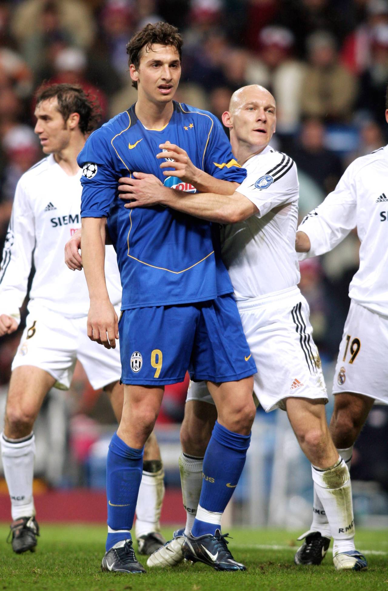 Ibrahimovic y Gravesen (Foto: Cordon Press)
