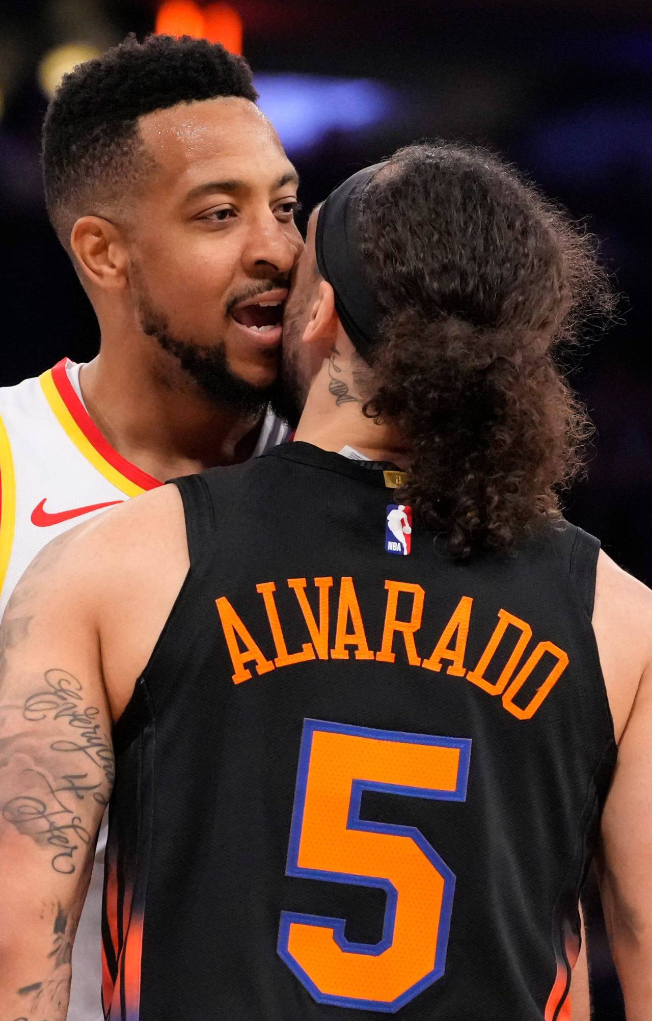 José Alvarado: «La gente no entiende que Mark Williams mide más de dos metros, no quería liarla, pero tuve que plantarme» 3 CJ McCollum y José Alvarado (Foto: Cordon Press)